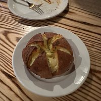 Iggy’s signature dishes Seasonal AgnolottiSourdough with Cultured ButterTagliatelle with rotating saucesRicotta Dumplings